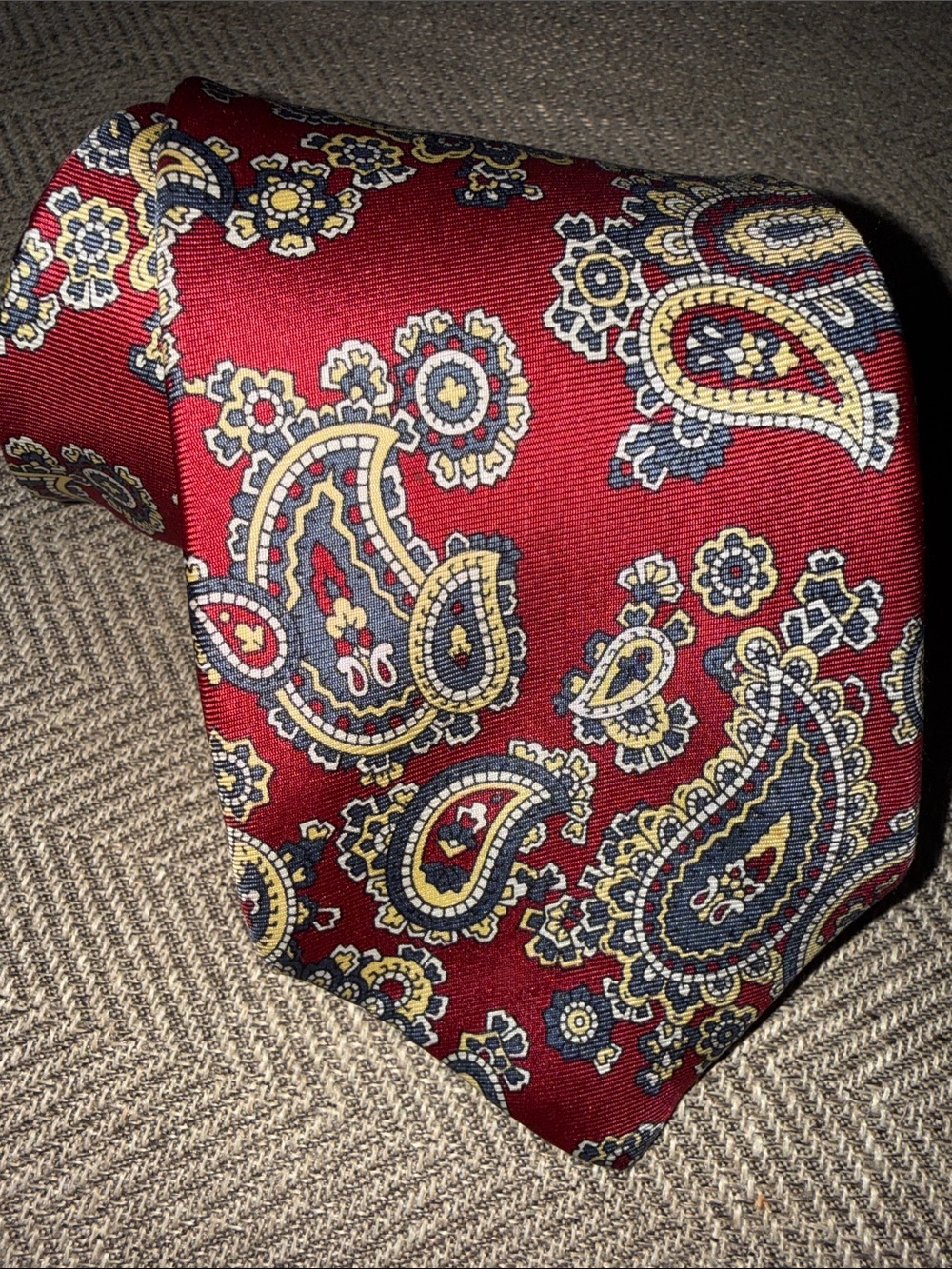 Yves Saint Laurent Vintage Red Paisley 100% Silk Tie